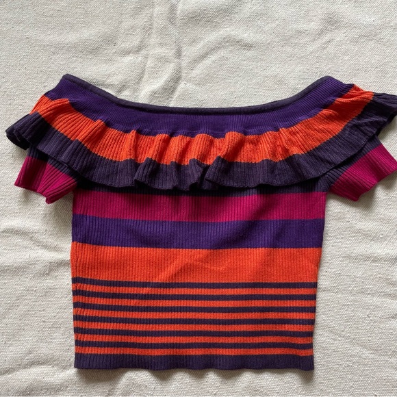 Urban Outfitters off the shoulder crop top! Size Small - Picture 2 of 3